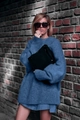 Détail du pull en maille oversize bleu roi avec une finition mohair très douce - S / Hauts / Bleu Pâle