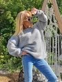 Dettaglio di un maglione grigio a maglia grossa con trama a nido d'ape e spalle basse - S / Grigio
