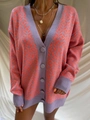 Dettaglio del cardigan in maglia a quadri viola e arancione con bottoni viola - S / Rosso Arancio
