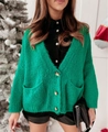 Detail van groen gebreid vest met diepe V-hals, knopen en getextureerde zakken - S / Groen