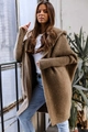 Detailaufnahme der kaffeebraunen Strickjacke mit grober Struktur und großer Kapuze - S / Khaki
