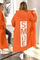 Vista posteriore di un cardigan lungo in maglia arancione con motivo del logo Smile - Rosso Arancio