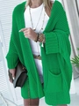 Detail der leuchtend grünen Strickjacke mit großen Seitentaschen und gerippten Bündchen - S / Grün
