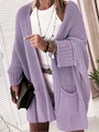 Detaillierte Strickstruktur der lavendelfarbenen Strickjacke mit Taschen und Oversize-Schnitt - S / Lila