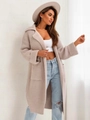 Dettaglio del colletto a risvolto e della maglia spessa sul lungo cardigan beige - S / Rosa Loto