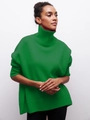 Détail du pull à col roulé vert herbe avec poignets côtelés et texture en maille douce - Vert