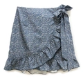 Falda floral azul marino de cintura alta con dobladillo de volantes y lazo lateral - M / Azul