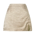Détail de la mini-jupe en satin à imprimé léopard avec fente latérale et fini brillant - Beige