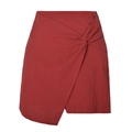 Detalle de falda de talle alto rojo oscuro con nudo trenzado y textura de algodón y lino - S / Granate