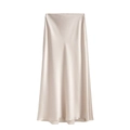 Dettaglio della gonna in raso color champagne che mostra la trama lucida e l'orlo liscio - S / Beige