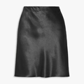 Eleganter schwarzer Satin-Minirock mit hoher Taille und glatter, seidiger Textur - S / Schwarz