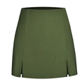 Dettaglio dello skort a vita alta verde militare con doppi spacchi e taglio a trapezio - S / Verde Militare