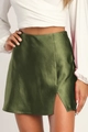 Mini-jupe en satin vert olive à taille haute avec fente latérale et fini soyeux - Vert Armée (Personnalisé)