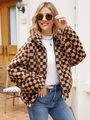 Giacca in ecopelliccia da donna con motivo a scacchi marrone e beige in morbido peluche - S / Scacchiera Marrone