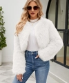 Giacca corta da donna in ecopelliccia bianca con consistenza soffice e stile casual alla moda - S / Bianco