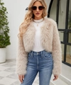 Giacca corta in ecopelliccia beige con maglia bianca e jeans skinny blu eleganti - S / Albicocca