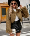 Veste courte chic en fausse fourrure marron avec jupe en cuir noir à motif crocodile pour femme - Couleur de Fourrure Naturelle