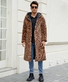 Detail eines Herren-Kapuzenmantels mit Leopardenmuster, Kunstfell und Steppfutter - S / Leopardenmuster