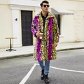 Cappotto lungo da uomo in ecopelliccia con stampa leopardata colorata e revers - S / Leopardo Multicolore