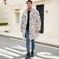 Cappotto lungo da uomo in ecopelliccia con stampa leopardata e collo a rever ampio - S / Leopardo Bianco