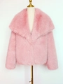 Giacca corta in ecopelliccia rosa da donna con ampio colletto a revers su manichino - XS / Rosa