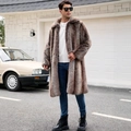 Herren langer Pelzmantel aus Kunstpelz in graubraunem Wolfshaar-Look mit Revers - S / Braun