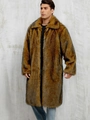 Cappotto lungo da uomo in ecopelliccia color cuoio con ampi revers e stile lussuoso - S / Righe Gialle