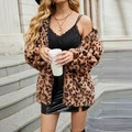 Giacca da donna in ecopelliccia leopardata con cappuccio, zip frontale e trama soffice - S / Stampa leopardata marrone