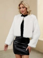 Giacca corta in ecopelliccia bianca da donna in morbido peluche con apertura senza collo - S / Bianco