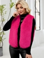 Gilet chic en fausse fourrure rose rouge pour femme avec col roulé noir et pantalon en cuir - Rose rouge