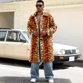 Herren-Fellimitat-Langenmantel mit markantem Tigerprint-Muster und klassischem Revers - S / Tigerdruck