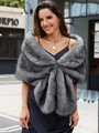 Elegante chal de piel sintética gris oscuro con diseño cruzado para bodas y fiestas - Rayas Grises
