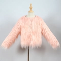 Detailansicht der rosa Kunstpelz-Kurzjacke für Kinder mit langer Plüschtextur - S / Rosa