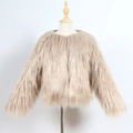 Detailansicht der Kinder-Kunstpelzjacke in Apricot mit weichem Langhaar-Effekt und Rundhals - S / Khaki