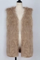 Dettaglio del gilet in finta pelliccia di volpe color cammello con texture a pelo lungo - S / Cammello