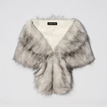 Vue détaillée du col en fausse fourrure grise avec doublure en satin ivoire et étiquette de marque - Châle en Fausse Fourrure (P0022) / 148x33cm / Mélange Blanc Renard des Neiges