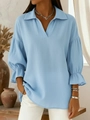Detail der hellblauen Damenbluse mit eleganten Rüschenbündchen und Strukturstoff - S / Hellblau