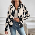 Damenjacke mit schwarz-weißem Blattmuster, Reißverschluss und Rippstrickbündchen - S / Oberteile / Aprikose