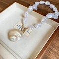 Bohemian Barockperlen-Halskette mit einem großen natürlichen Muschel-Anhänger - Künstlicher Perlen-Spiral-Muschel-Stil / 12# Halskette-Weiß