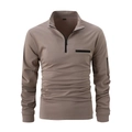 Detailansicht des Herren-Poloshirts mit Ärmeltasche mit Reißverschluss und Rippbündchen - Camel