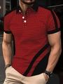 Detailansicht des roten Kurzarm-Polo-Shirts mit weißen Punkten und schwarzem Kontrastkragen - S / Burgunderrot