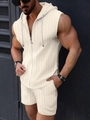 Dettaglio del gilet beige da uomo con cappuccio, cerniera e trama a nido d'ape - S / Albicocca
