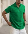 Détail du polo vert avec fermeture éclair et tissu à texture nid d'abeille - S / Vert Foncé