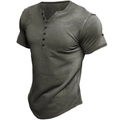 Detail eines dunkelgrauen Henley-Shirts mit Fünf-Knopf-Leiste und abgerundetem Saum - S / Grau