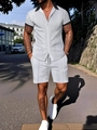 Détail d'un ensemble pour homme avec texture géométrique grise et chemise à col revers - S / Blanc
