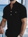 Dettaglio della maglia Henley nera con colletto alla coreana e bottoni bianchi a contrasto - S / Nero
