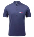 Detalle de polo azul marino de punto gofrado con cuello mao y estampado de PARIS - S / Azul marino