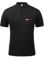 Detalle del polo negro con textura de nido de abeja y cuello mandarín con logo - S / Negro
