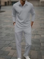 Detalle del tejido con textura de gofre gris claro en conjunto de polo y pantalón de hombre - S / Jacquard Gris