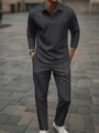 Dettaglio del set polo a maniche lunghe e pantaloni da uomo con motivo a zig-zag - S / Nero